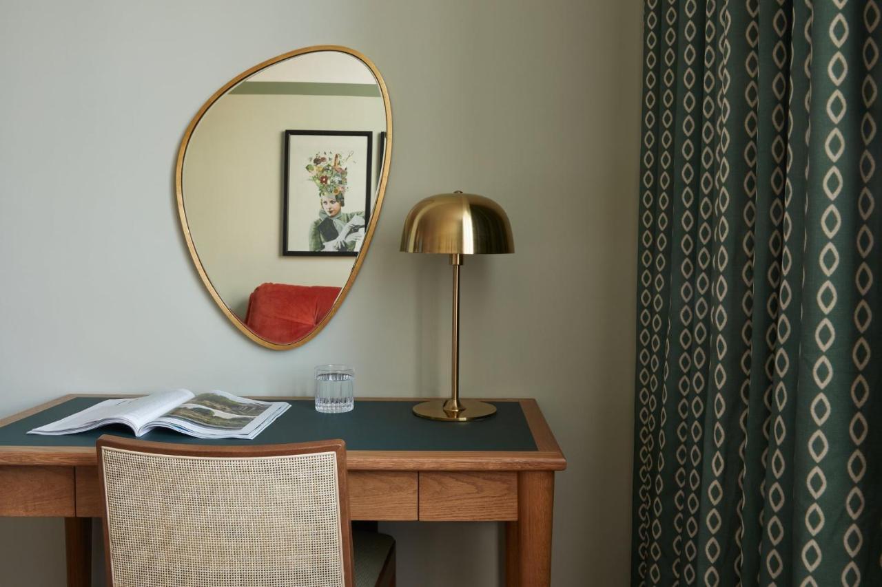 Premium King Room Exeter High Street View,1550482015:JPEG